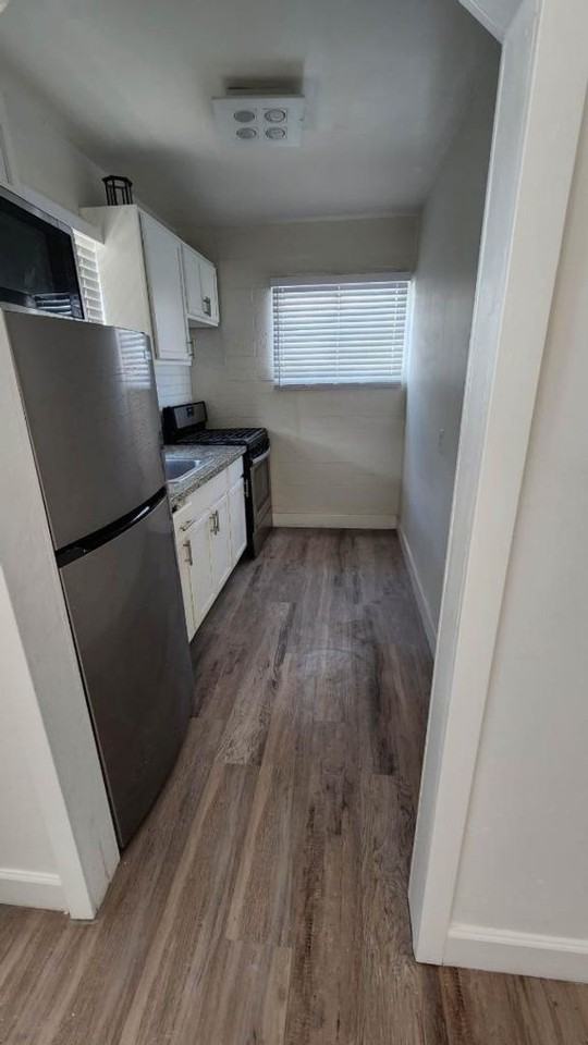 425 N 17th Dr #1 - Photo 3 of 11