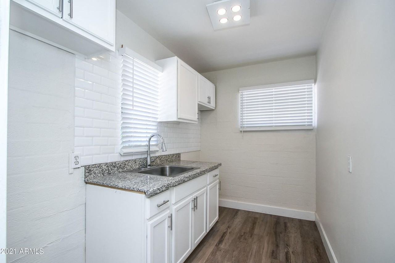 425 N 17th Dr #1 - Photo 4 of 11