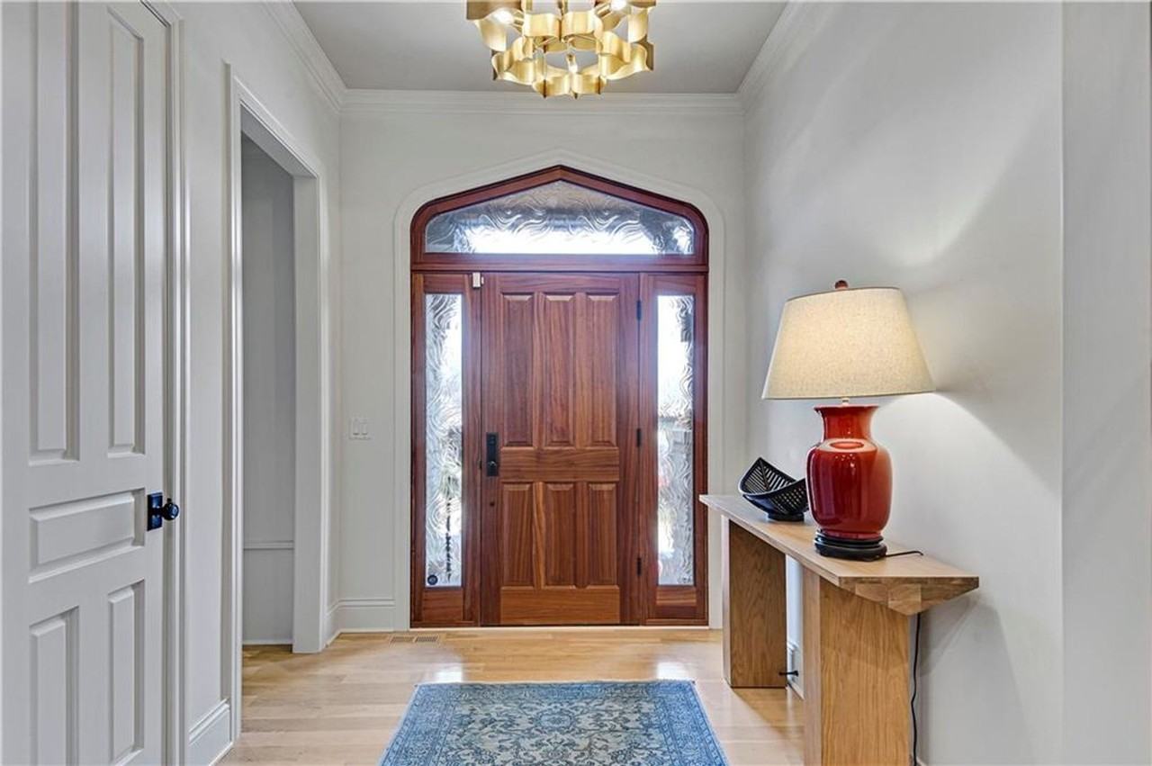 4514 Summit St - Photo 2 of 50