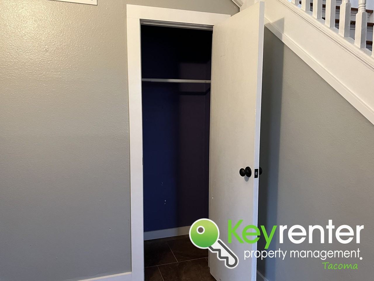 838 S Sprague Ave - Photo 3 of 36