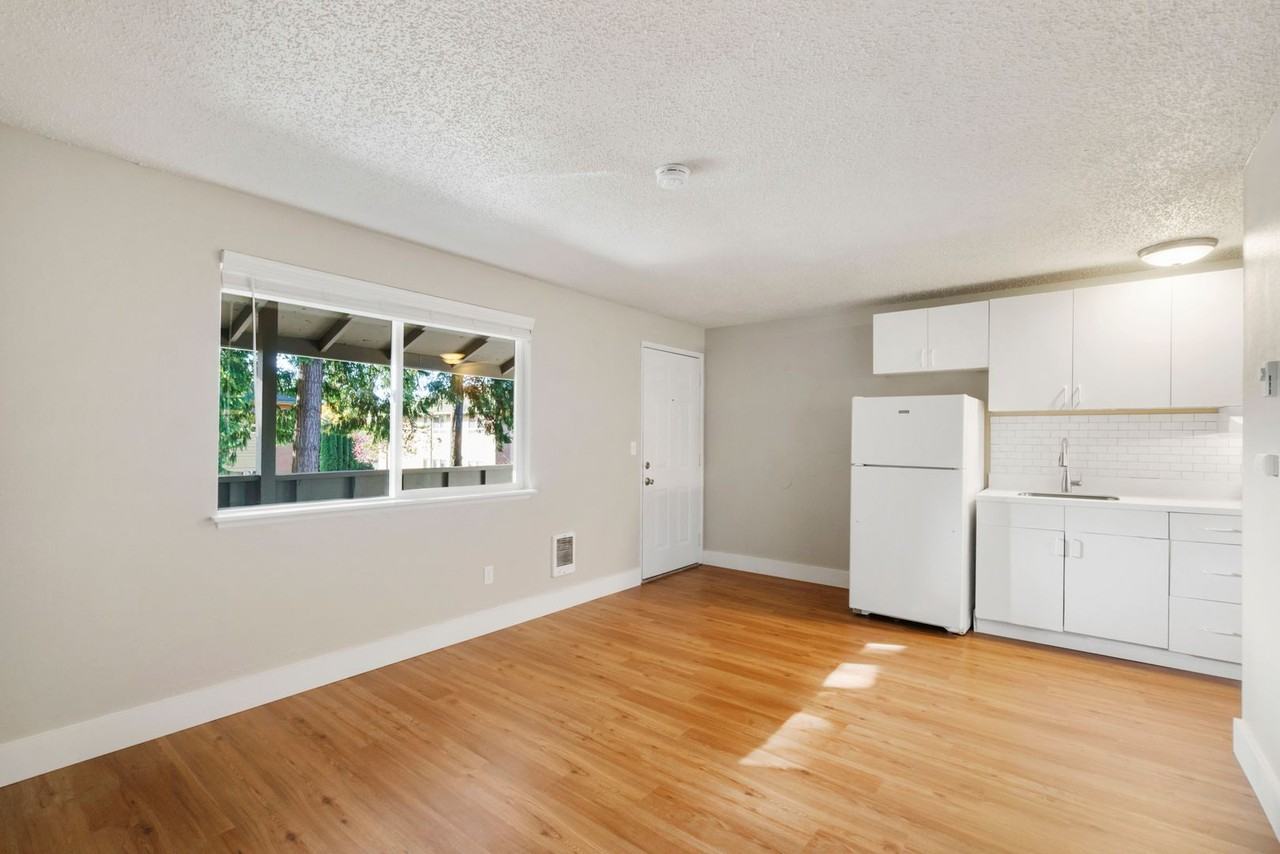 Lilly Apartments - Photo 5 of 17