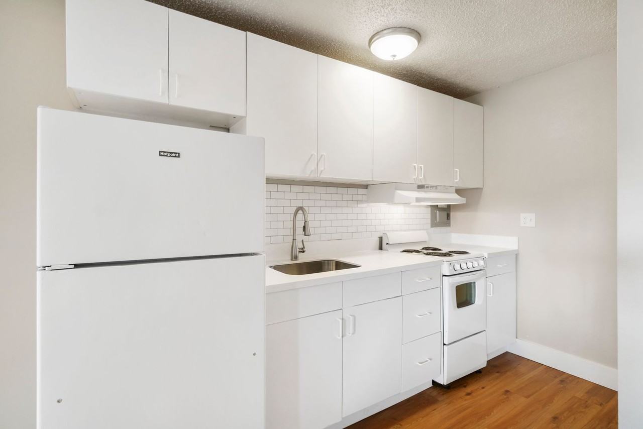 Lilly Apartments - Photo 6 of 17