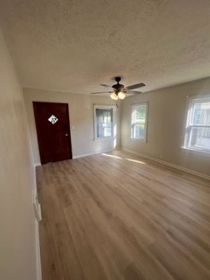 406 Wills Ave - Photo 4 of 9