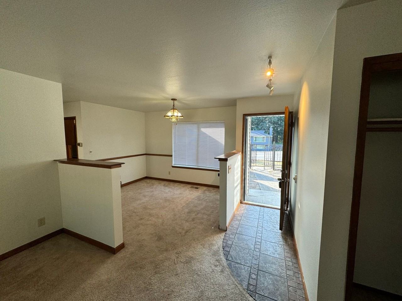 1248 Ne Oleary St - Photo 2 of 16