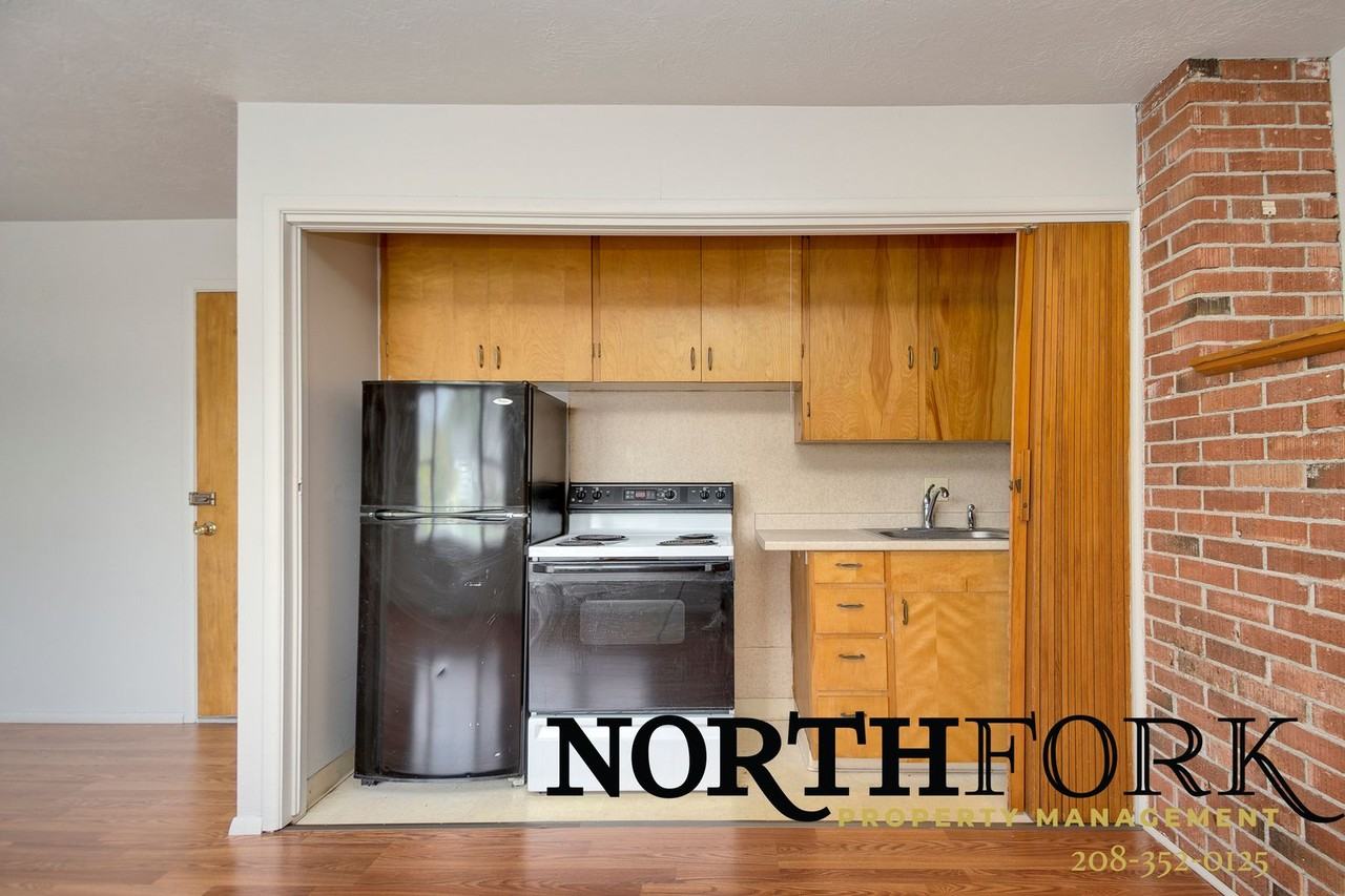 1418 S Newport St - Photo 3 of 7