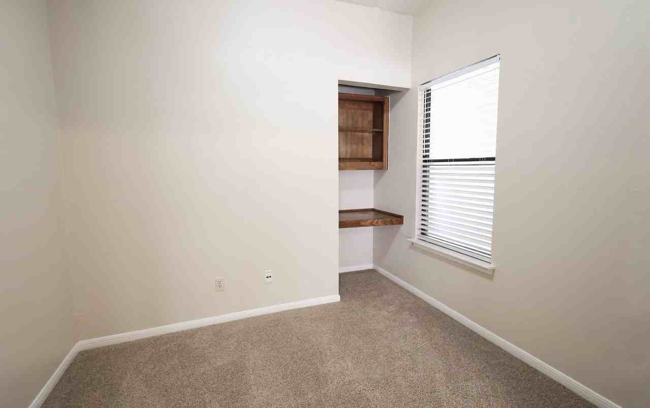 3840 Far West Blvd - Photo 6 of 20