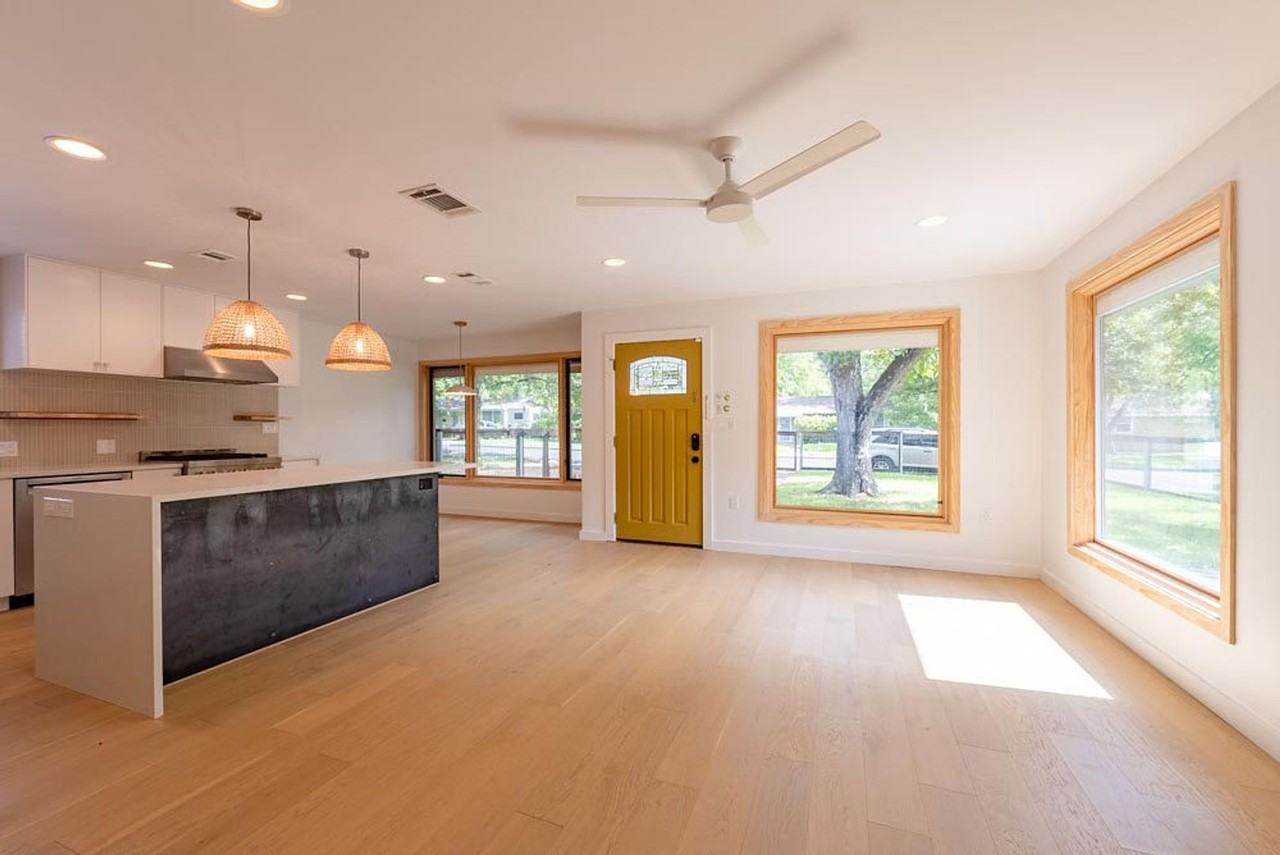 1601 Cloverleaf Dr - Photo 4 of 20