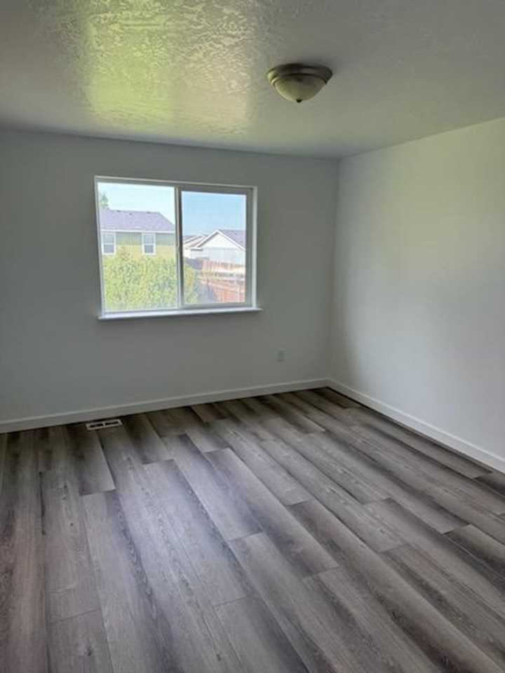 130 Tawny Ct - Photo 3 of 25