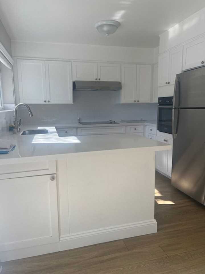 5556 Leigh Ave - Photo 3 of 10