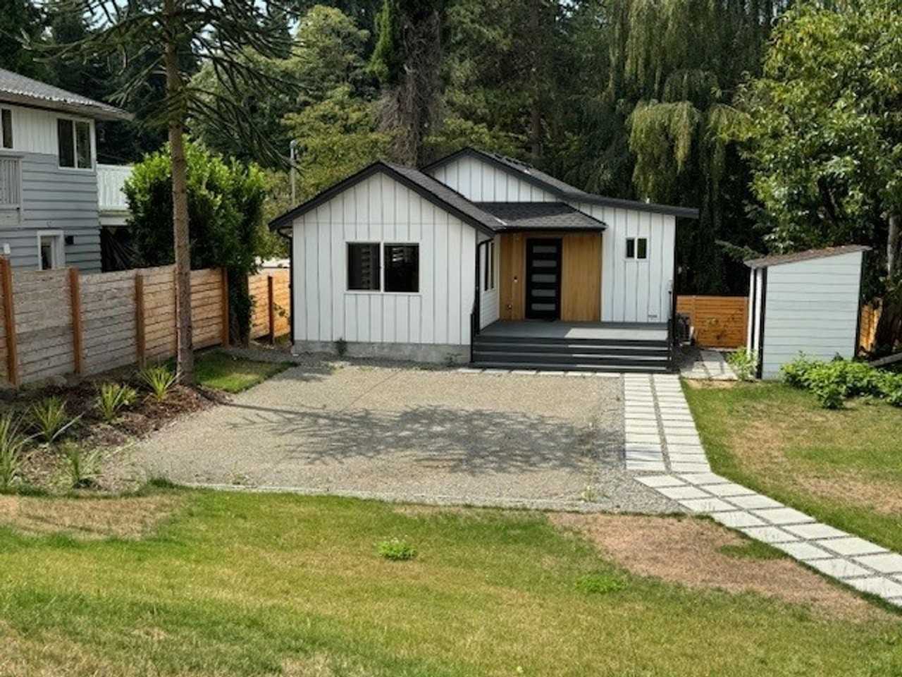 9423 36th Ave Sw - Photo 2 of 31