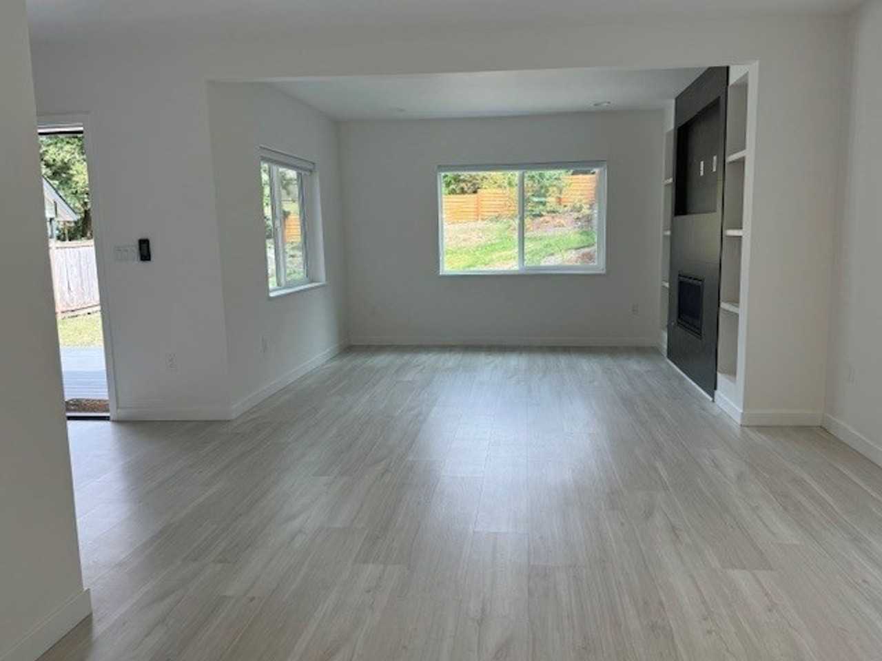 9423 36th Ave Sw - Photo 3 of 31