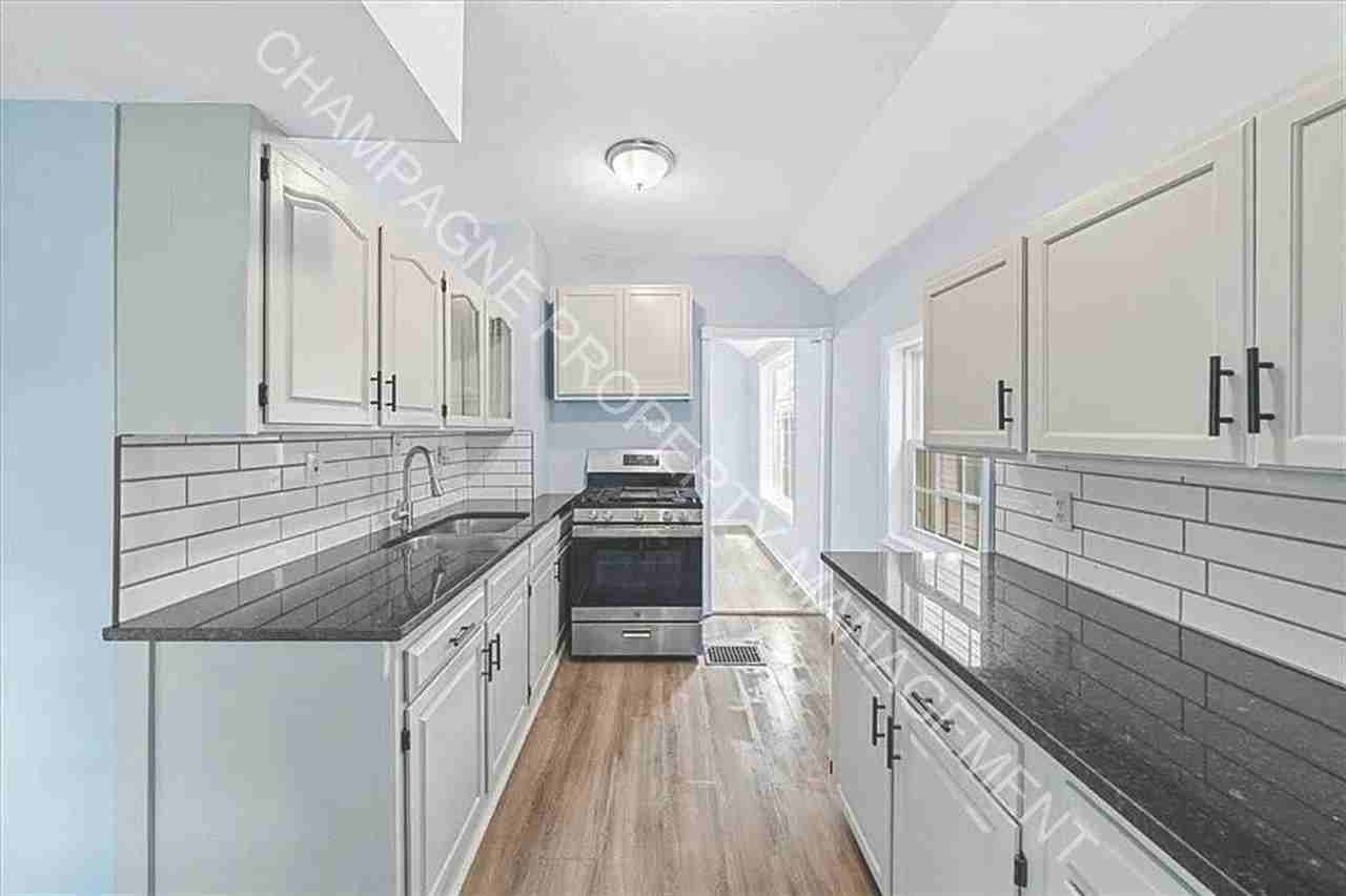 2454 Cypress Ave - Photo 2 of 18