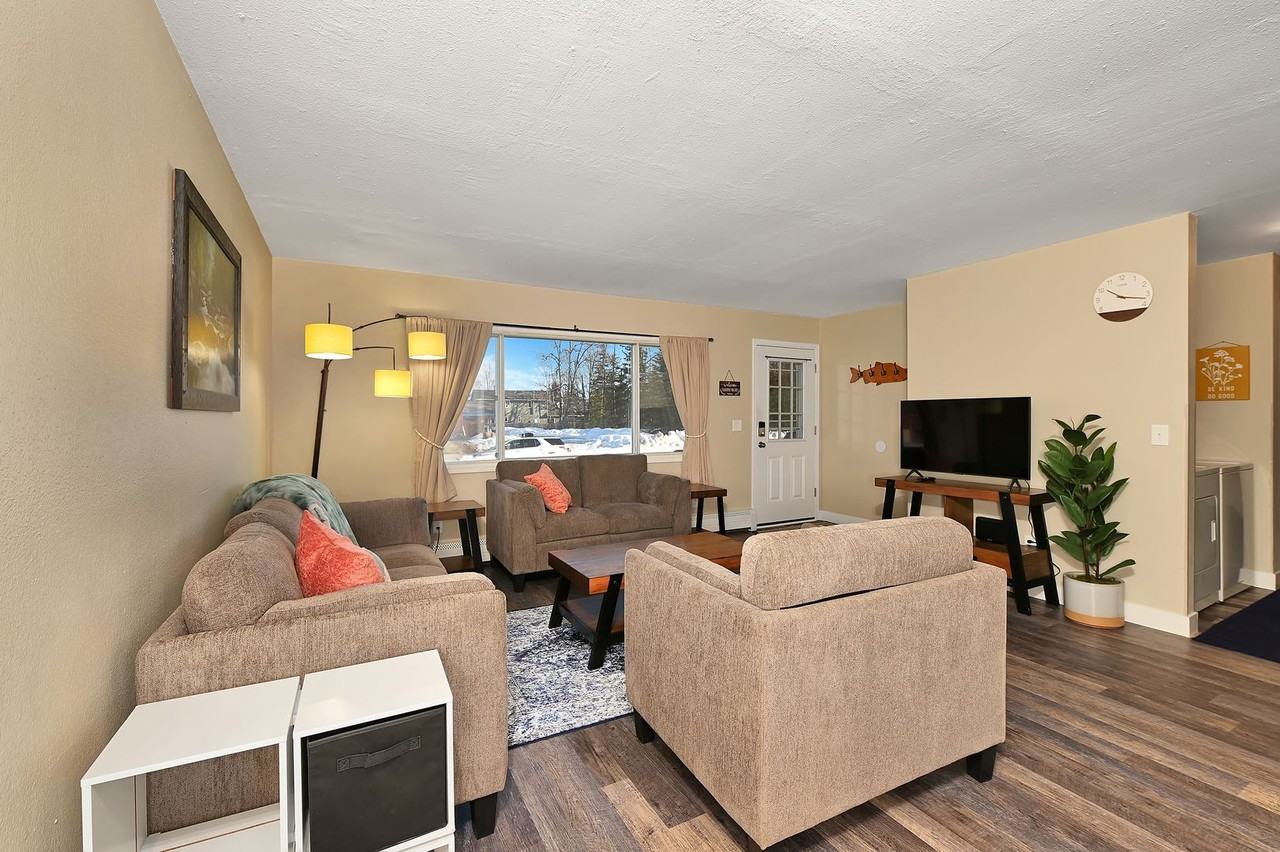 279 Sunrise Ct - Photo 2 of 12