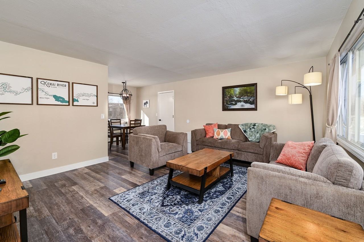 279 Sunrise Ct - Photo 3 of 12