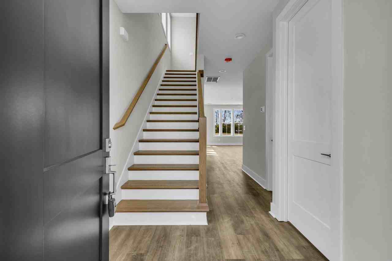 427 Veritas Street - Photo 5 of 50