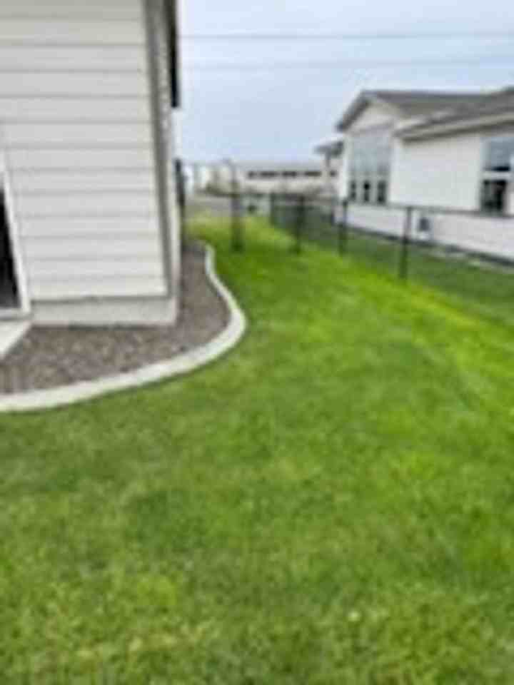 303 Oregon Trail Blvd - Photo 2 of 19