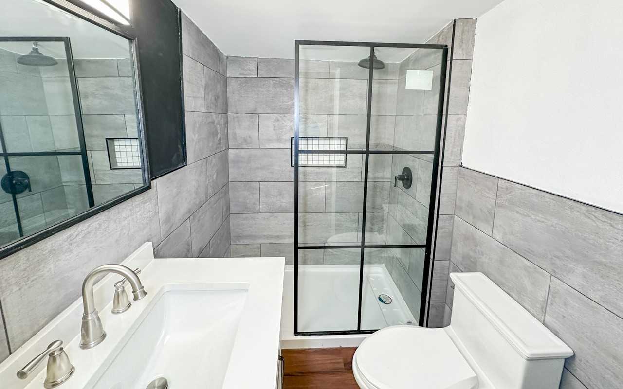 2948 W 38th St - Photo 3 of 9