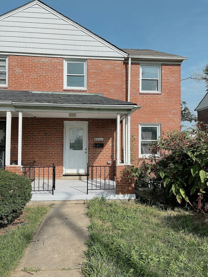 3906 Clarks Ln - Photo 2 of 9