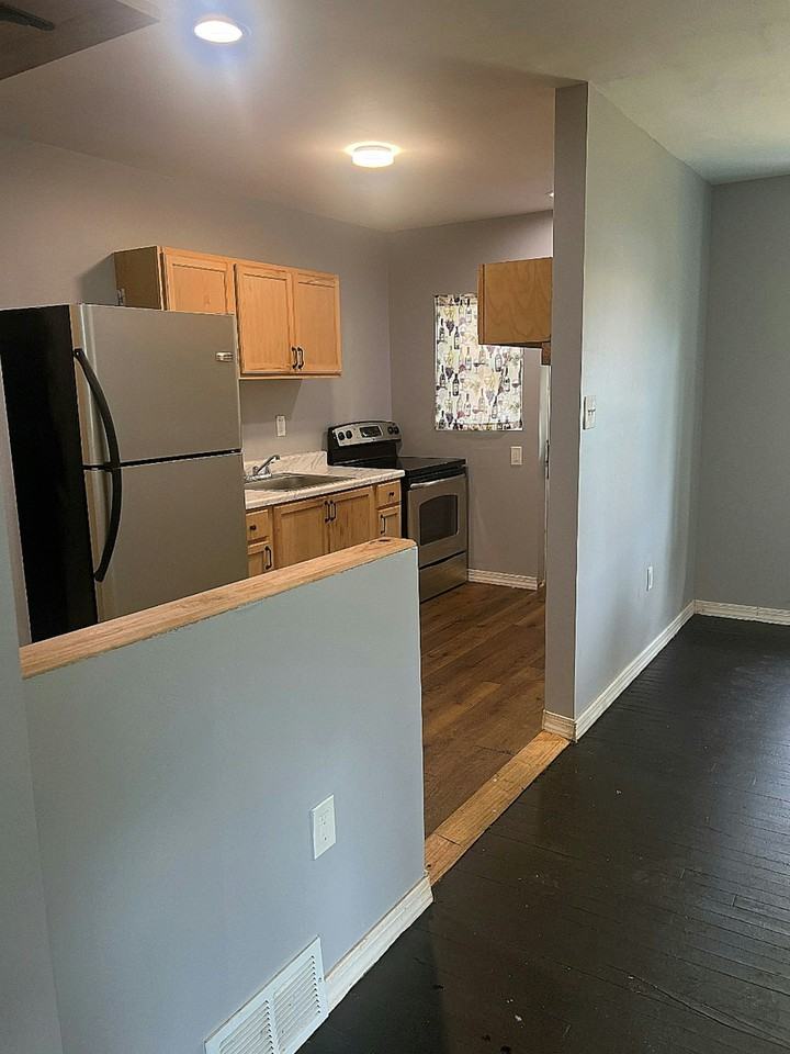 3906 Clarks Ln - Photo 3 of 9