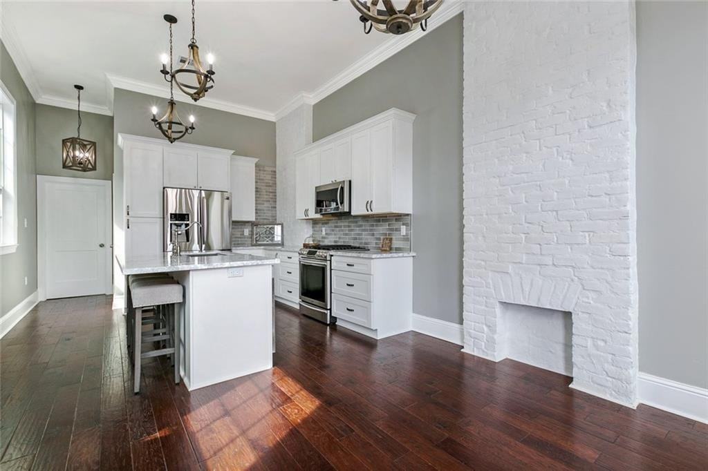 2105 Rousseau St - Photo 3 of 12