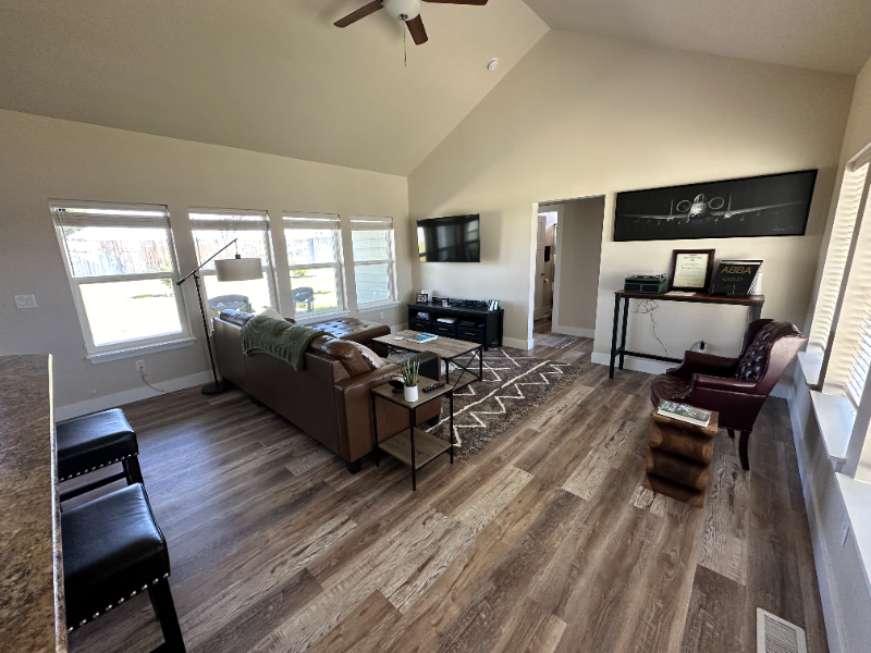 1600 Ne Cinder Loop - Photo 3 of 28