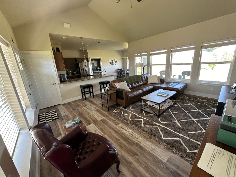 1600 Ne Cinder Loop - Photo 4 of 28