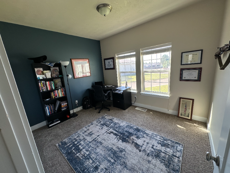 1600 Ne Cinder Loop - Photo 5 of 28