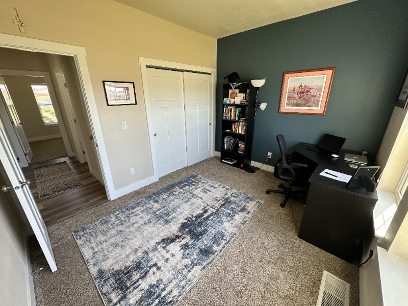 1600 Ne Cinder Loop - Photo 6 of 28