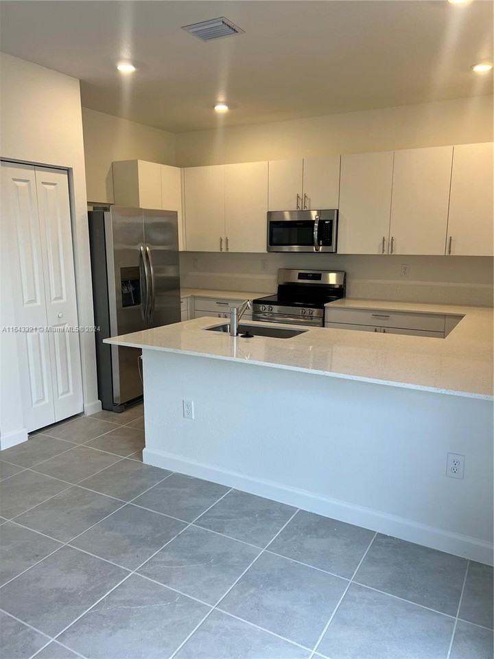 Sw 232nd Ln - Photo 3 of 8