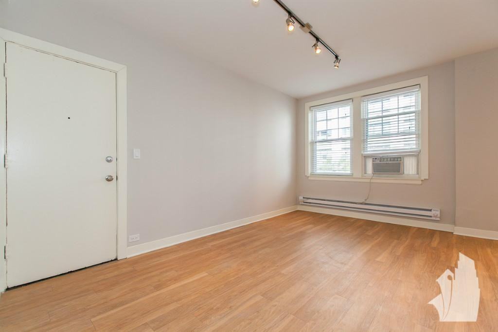 511 W Belmont Ave #38 - Photo 2 of 8