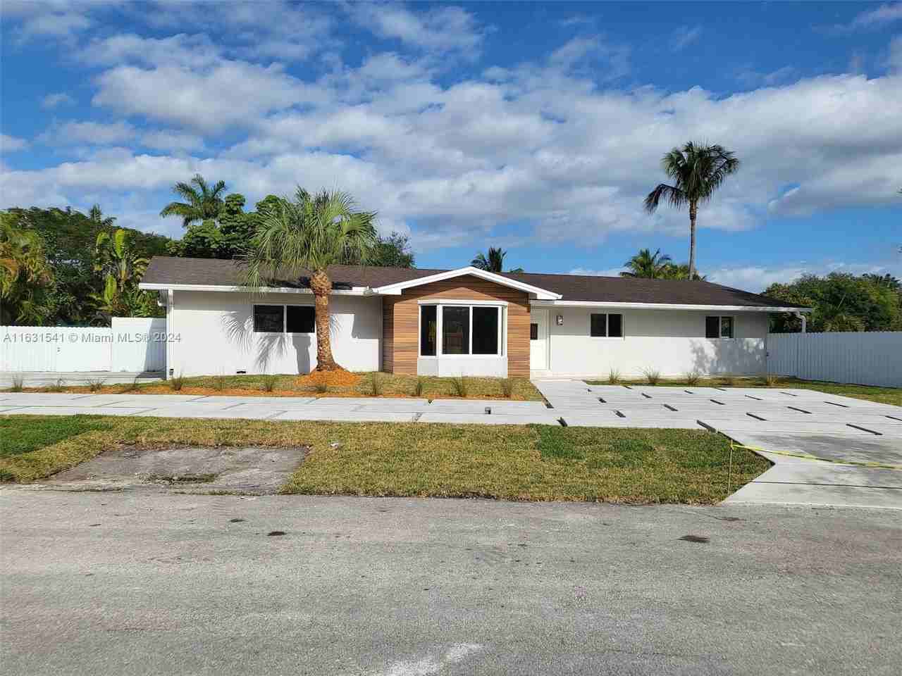 10041 Sw 134th St - Photo 2 of 8