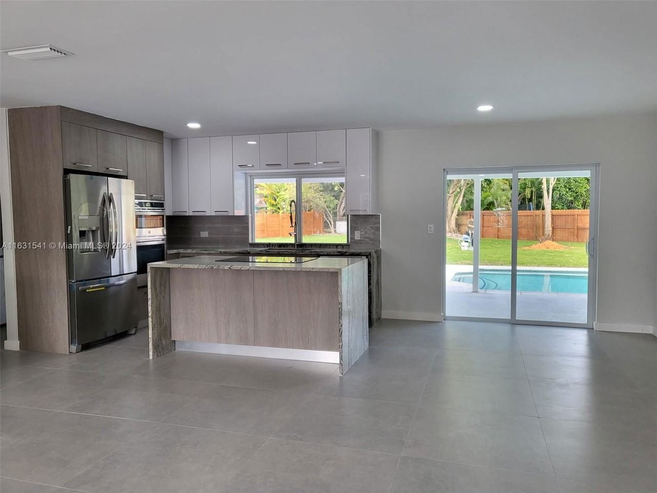 10041 Sw 134th St - Photo 3 of 8