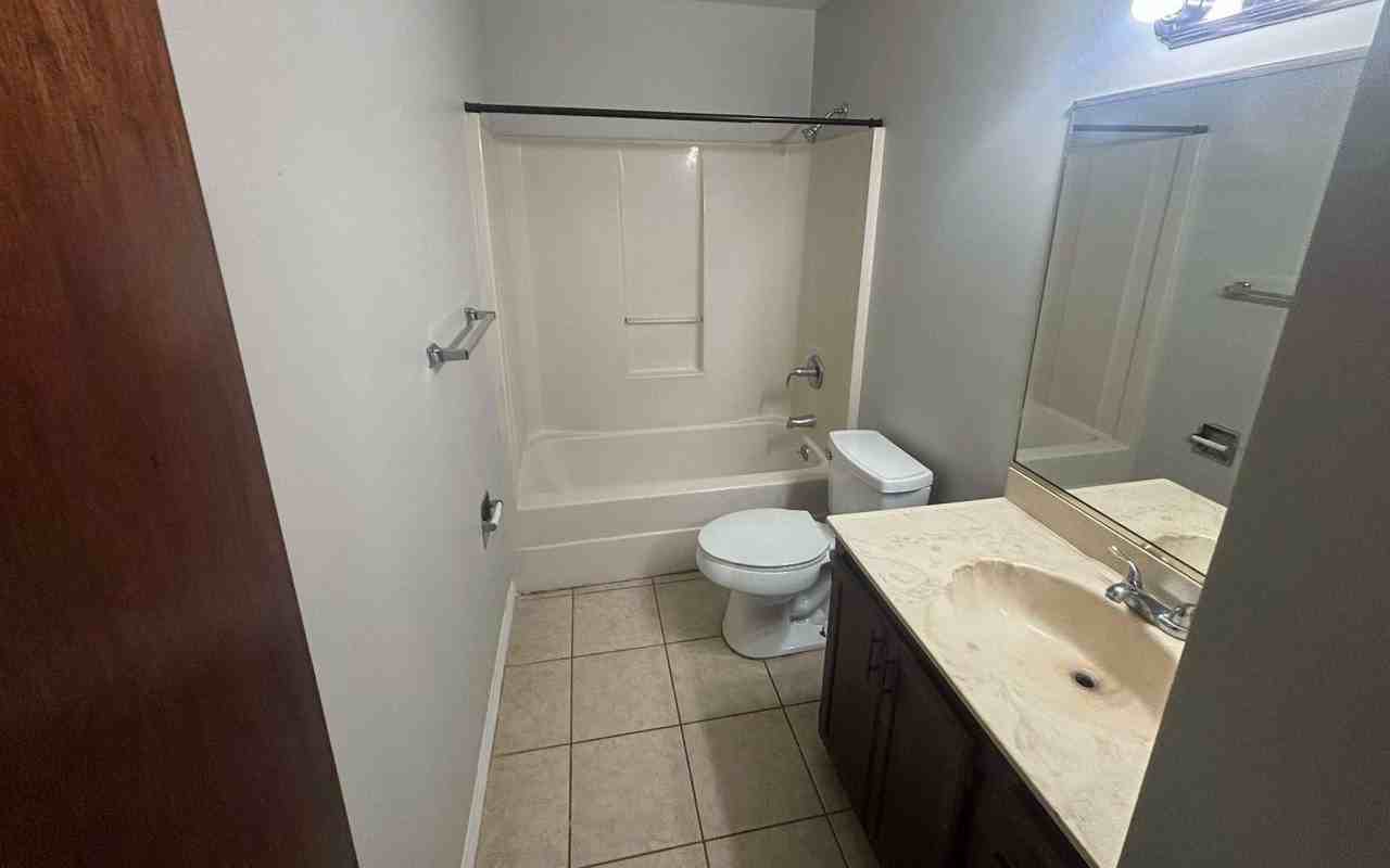 3851 Nw Archer St - Photo 5 of 9