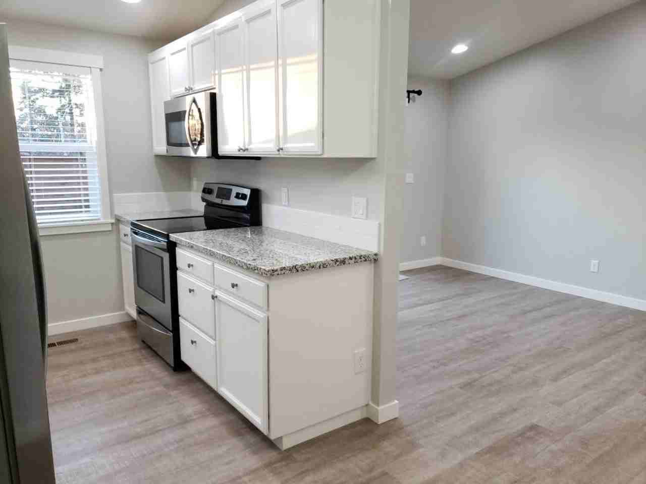 BURR607 - Photo 3 of 13