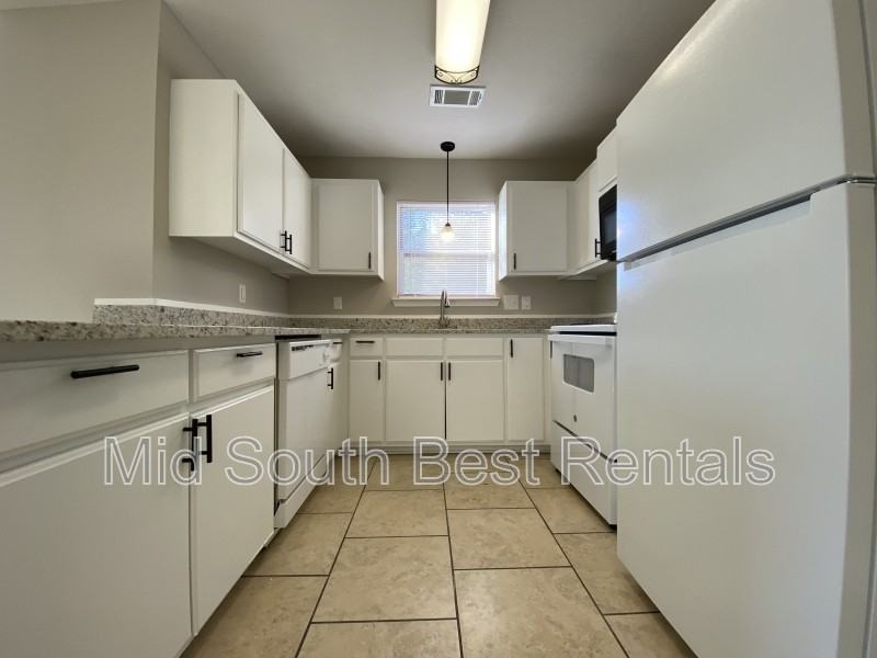 301 Clint Rd - Photo 3 of 8