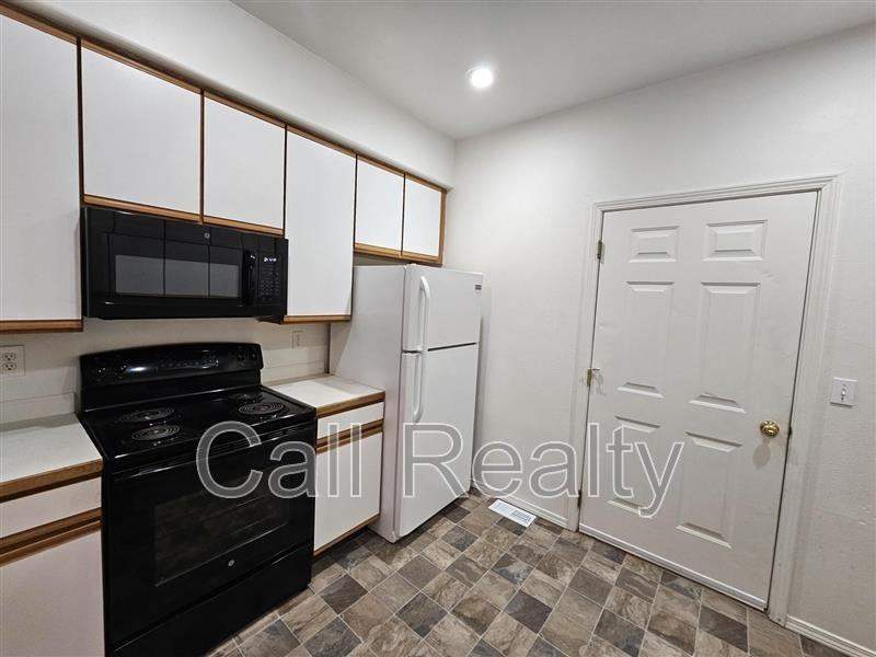 2523 E Desmet Ave - Photo 5 of 17