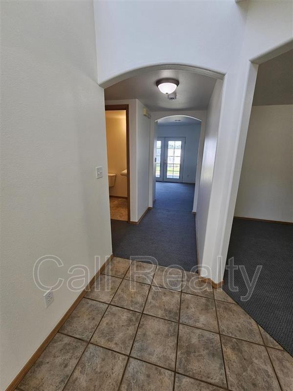 1021 N Malvern Rd - Photo 2 of 24