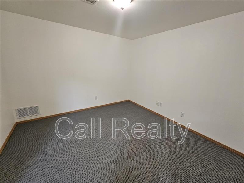 1021 N Malvern Rd - Photo 4 of 24