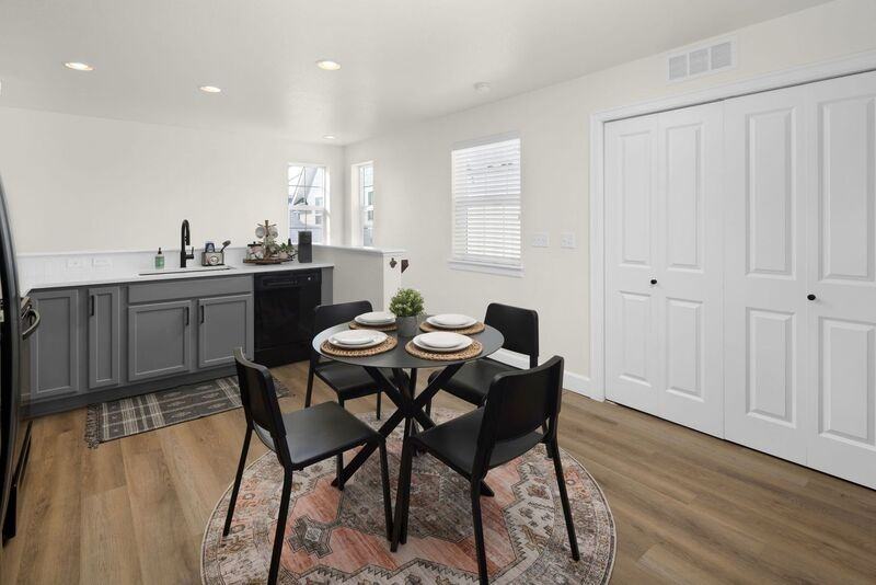 8156 E 33rd Ave - Photo 6 of 23