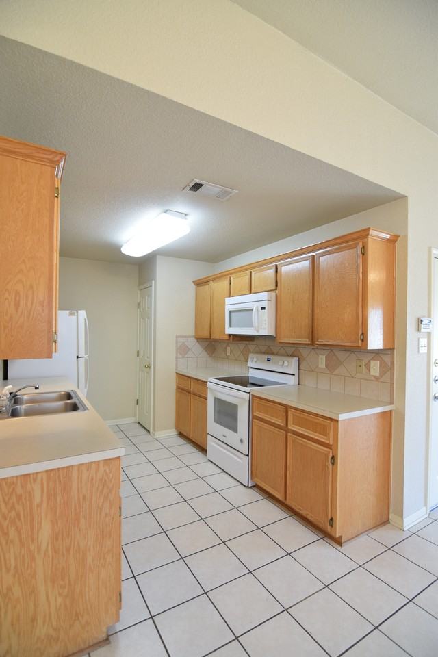 4502 Pennington Ave - Photo 3 of 17