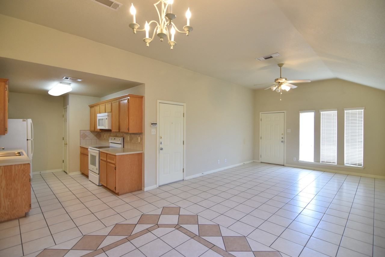 4502 Pennington Ave - Photo 5 of 17