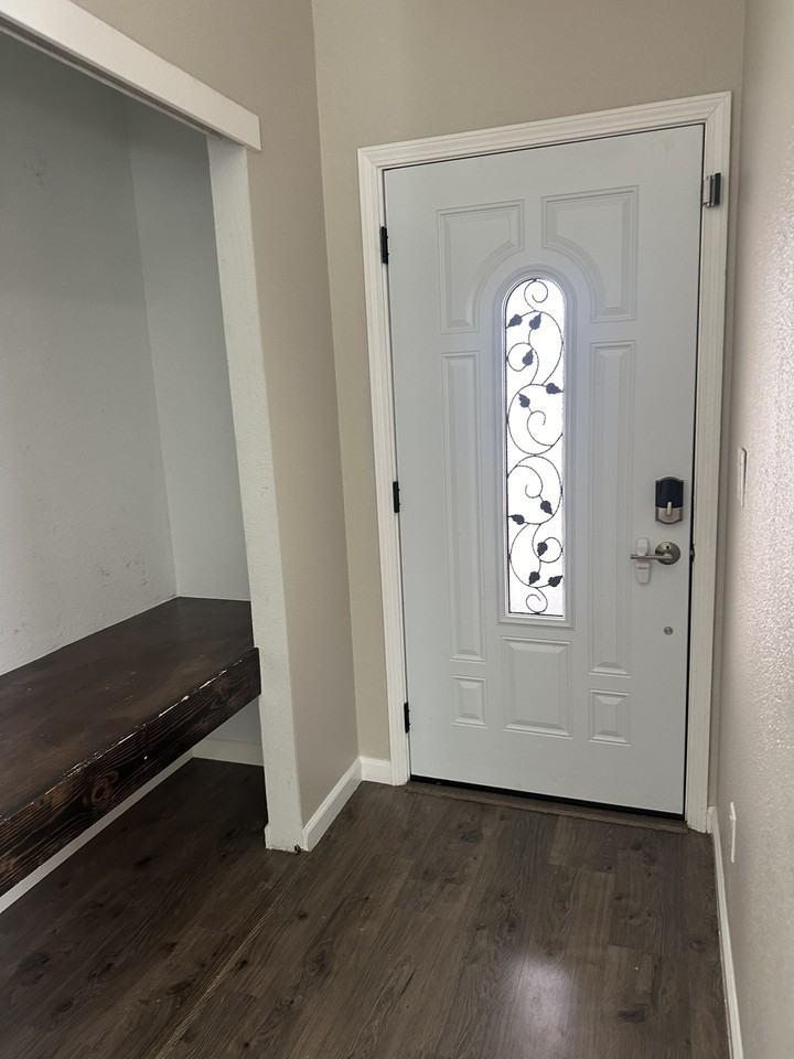 7016 Plume Way - Photo 3 of 19