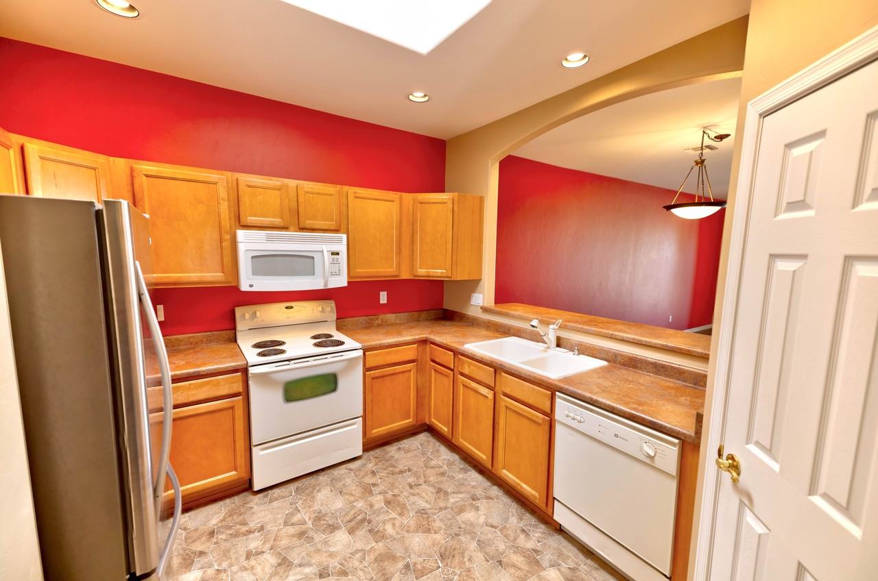 606 W Woodfield Ct - Photo 2 of 37