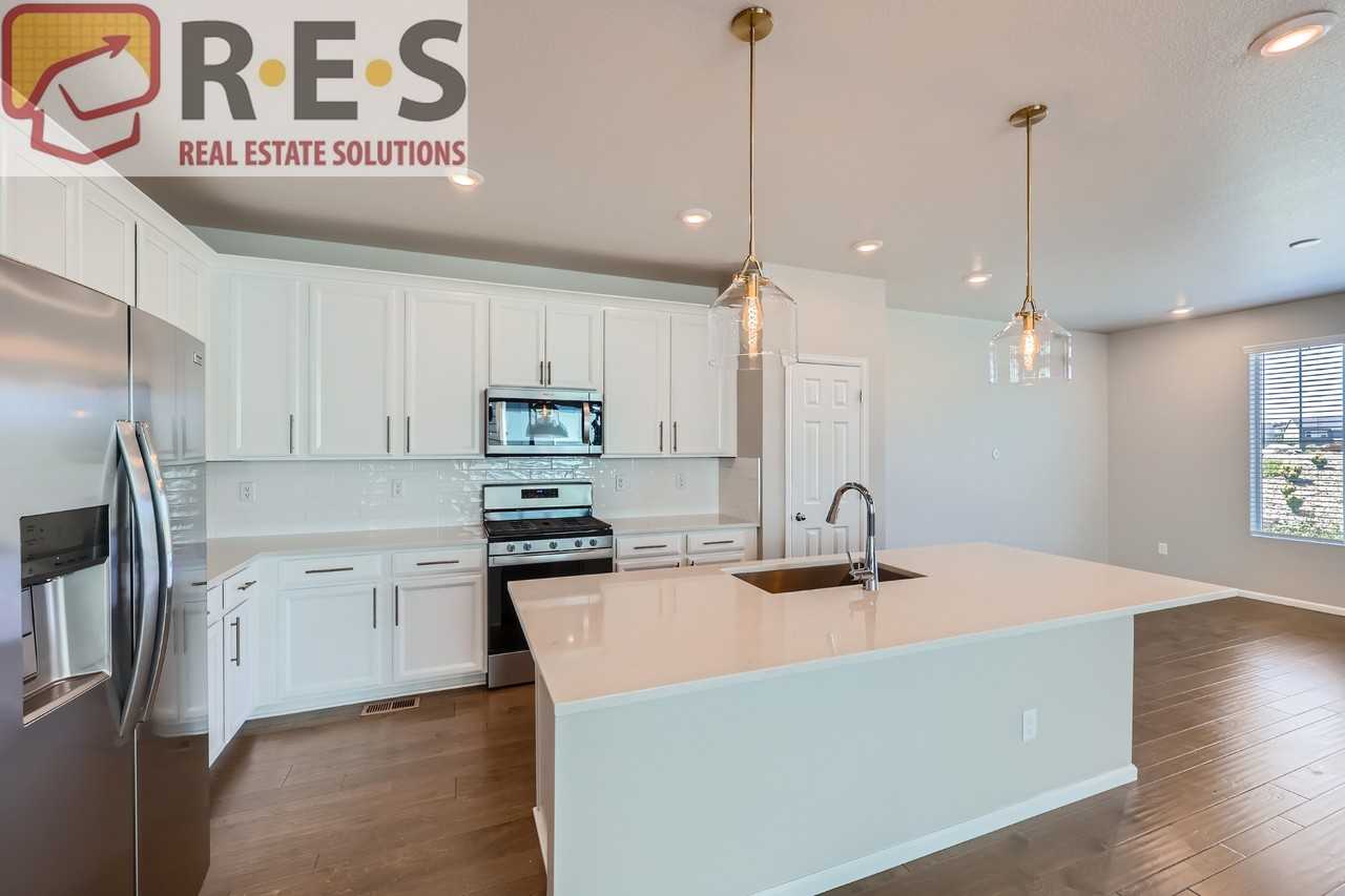 7199 Othello St - Photo 4 of 27