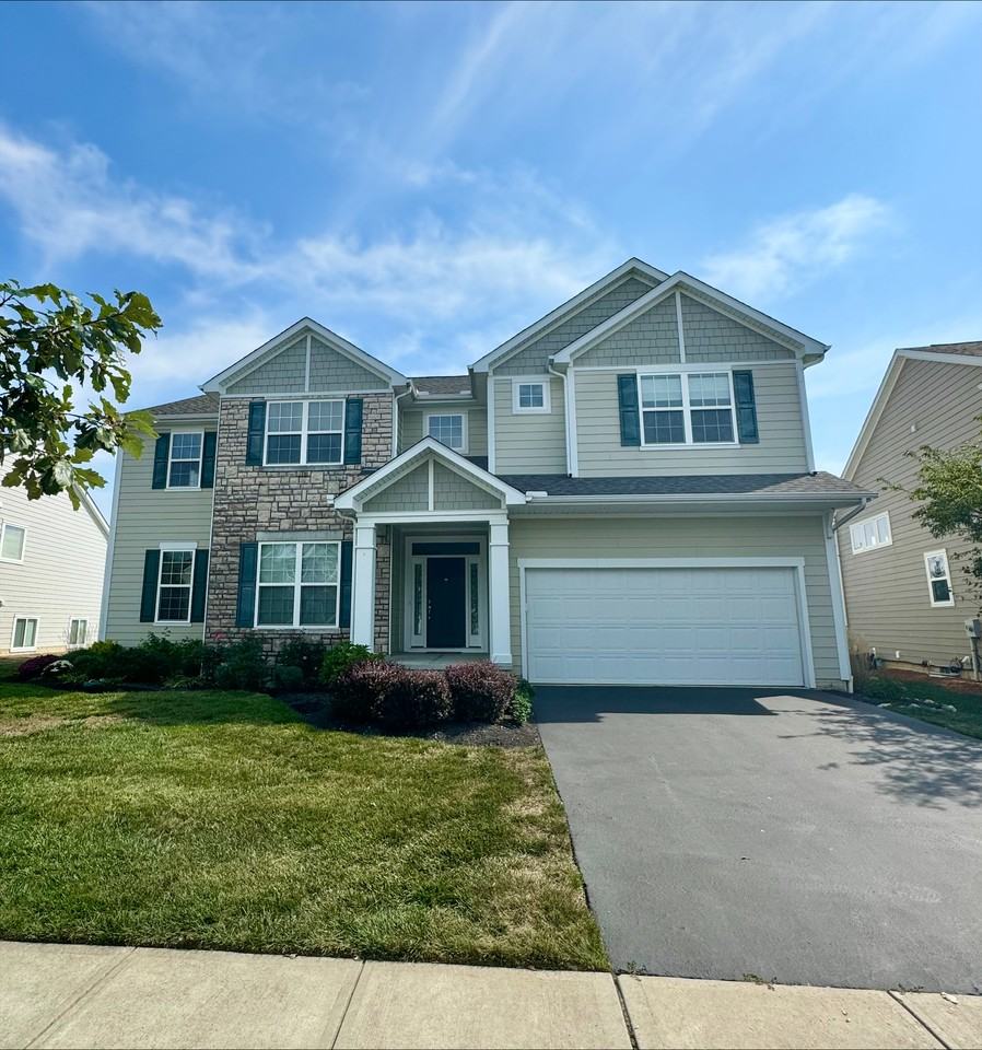 1061 Balmoral Dr - Photo 2 of 46