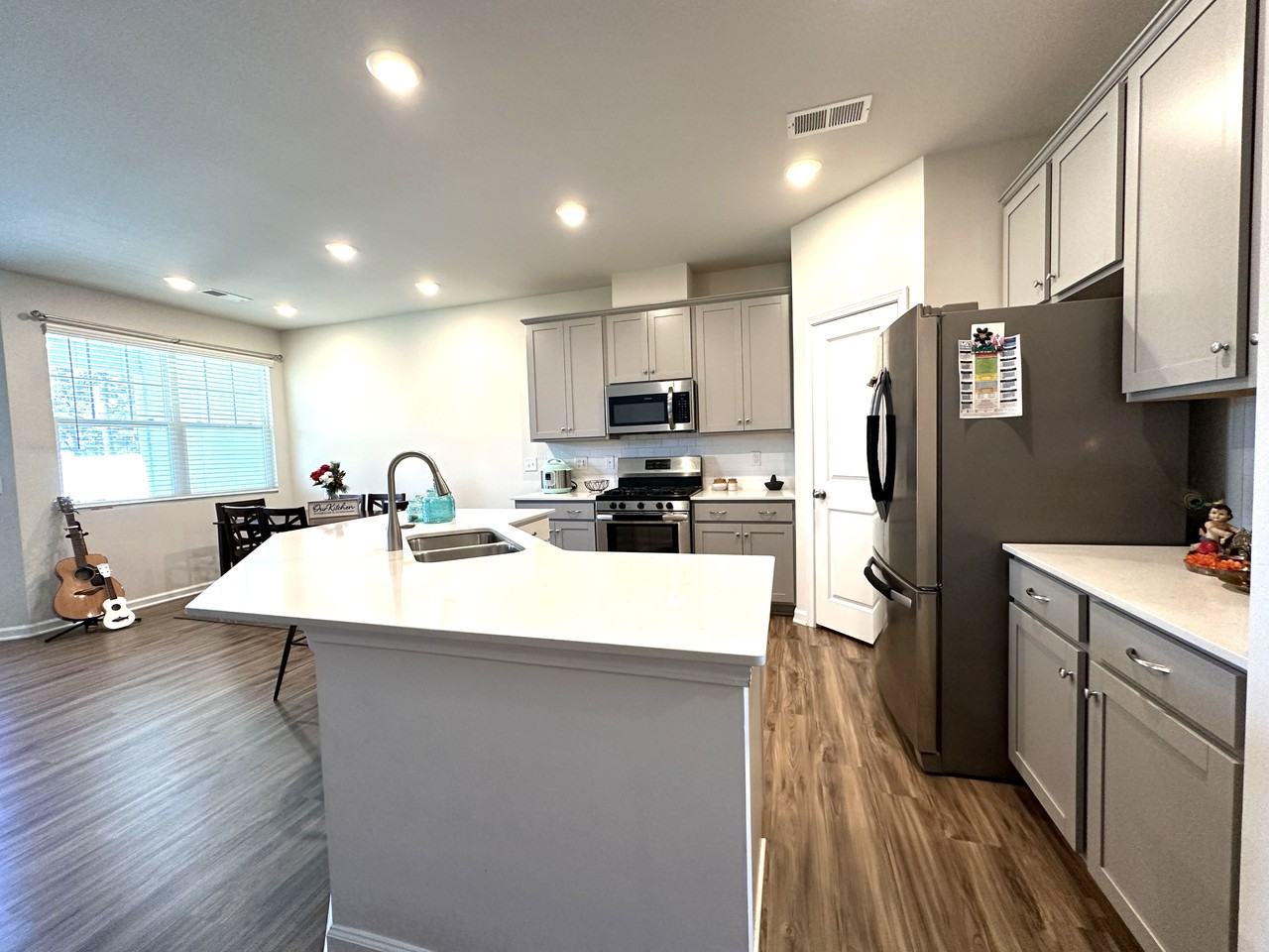 1649 Corwin Bend Rd - Photo 2 of 27