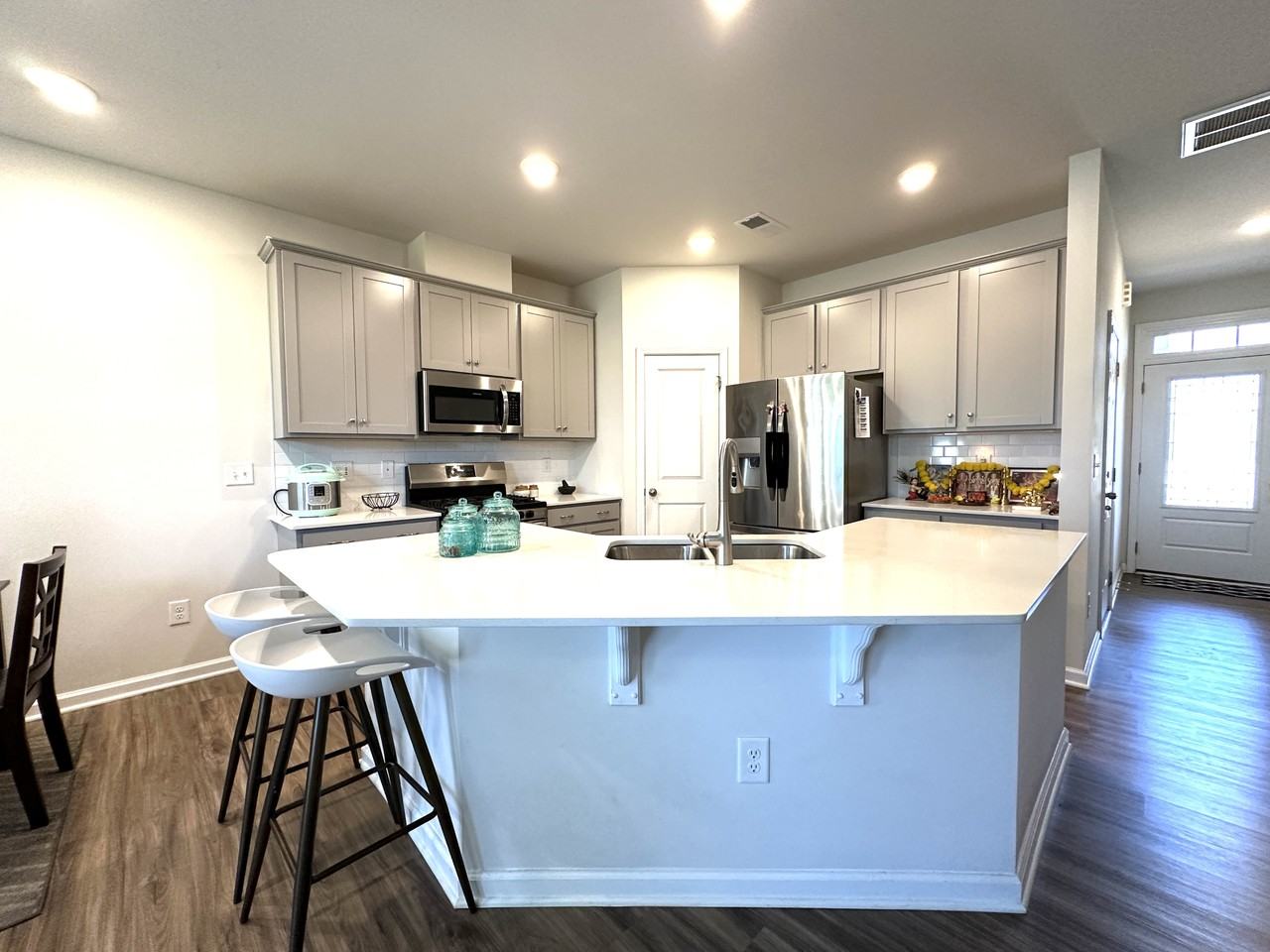 1649 Corwin Bend Rd - Photo 3 of 27