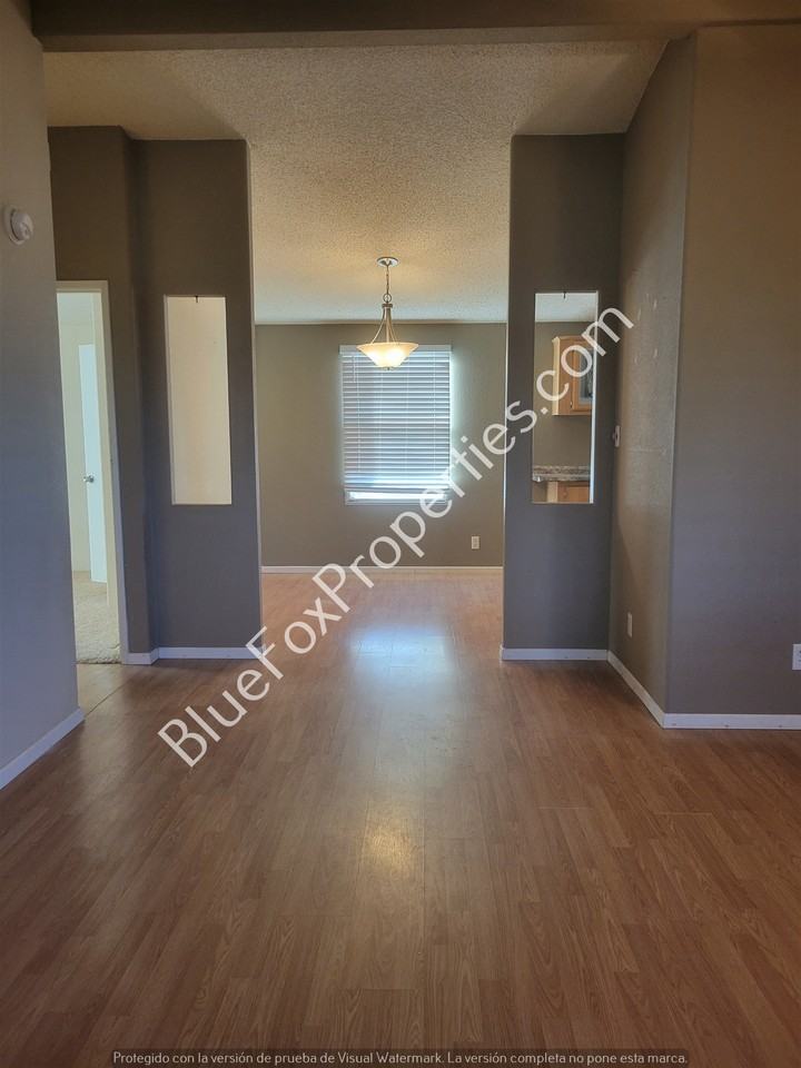11451 W Ina Rd - Photo 3 of 32