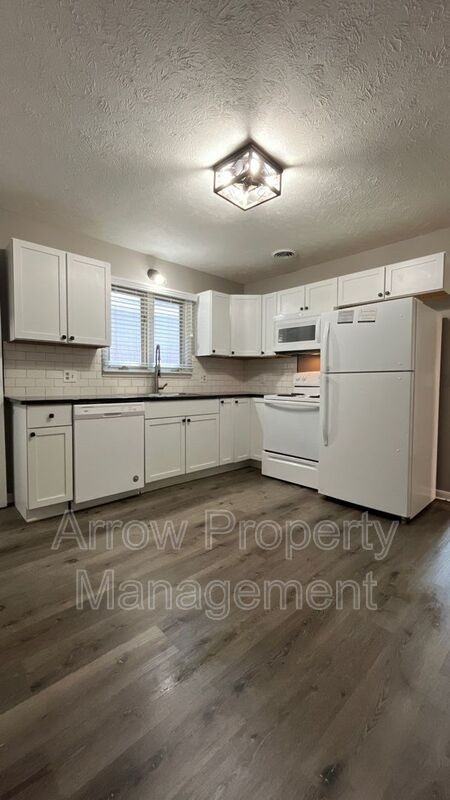 800 South 38th Street Court - Photo 4 of 19