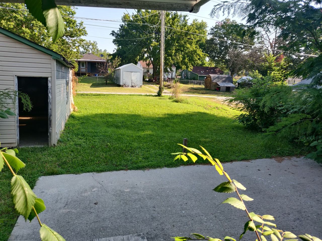 305 W Hickory St - Photo 2 of 9